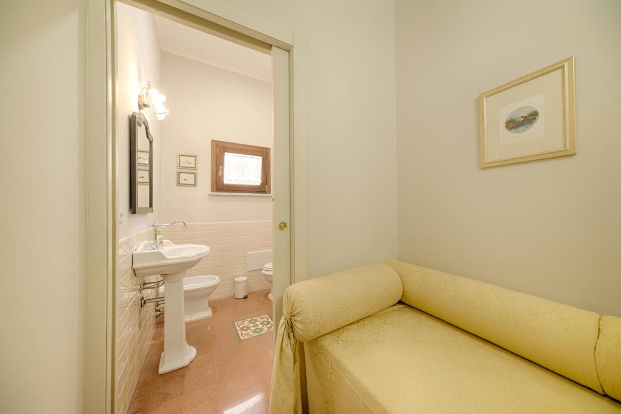 B&B A Casa Di Teresa ออลเบีย ภายนอก รูปภาพ